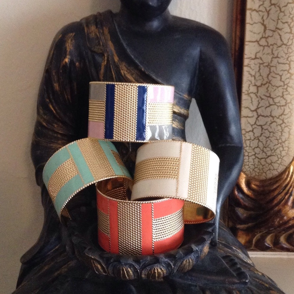 NEW ITEM✨Textured Cuff✨